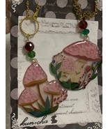 Poison mushroom acrylic bag charm pink - $549.29 MXN