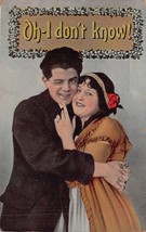 OH-I Don&#39;t KNOW!-MAN &amp; Flapper WOMAN~1915 Romance Postcard - £6.20 GBP