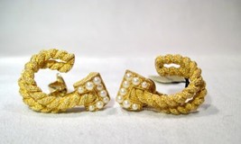 Vintage Gold Tone Rope Faux Pearl Crown Trifari Clip Earrings K341 - £42.83 GBP