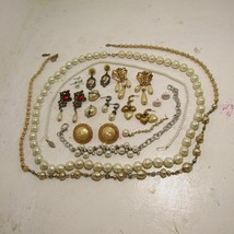Lot #17 14 Pieces Nacre & Nacre-Like Pearl Bead White Necklaces and Earrings - £45.29 GBP