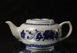 Blue and White Chinese Tea Pot 22 Ounces Pristine Condition - $16.82