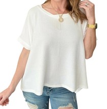 Zenana textured line twisted short sleeve top in Off White - size S/M - £23.99 GBP