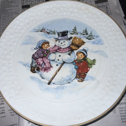 Avon 8" Porcelain Christmas Plate 1986 a Childs Christmas Trimmed in 22k Gold - £7.94 GBP