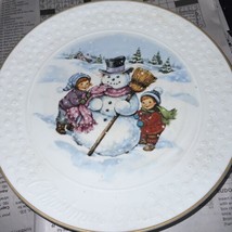 Avon 8" Porcelain Christmas Plate 1986 a Childs Christmas Trimmed in 22k Gold - $9.95