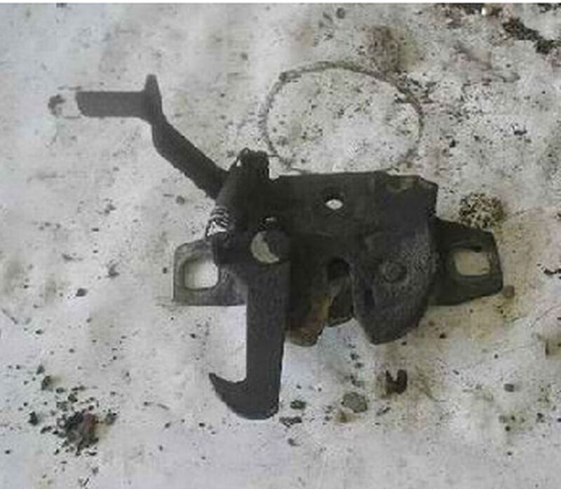 1995 Nissan Pathfinder 4x4 3.0L Hood Latch Catch - $7.88
