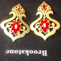 Beautiful gold an red vintage earrings - $17.82