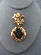 Antique Locket Cameo Style Photo Pin Brooch Clip Antiqued Gold Tone 2 Pictures - £63.70 GBP