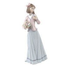 Lladro #7644 "Innocence in Bloom" Young Woman with Ringlets and Flowers Retired! - $187.11