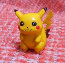 1 Pikachu TOMY Pokemon Figure CGTSJ 1999 Nintendo 2&quot; - Vintage Authentic Chunky - £9.45 GBP
