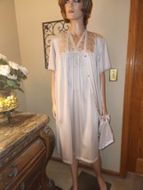 Vtg JC Penney JCP~Sz M~Nightgown &amp; Robe Set~Silky Beige Nylon~Free Bust Style - £19.77 GBP