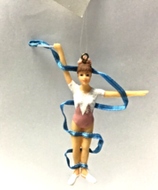 Resin Christmas ornament gymnast ribbon dancer dancing 4 1/2” x 4” - $223.01 MXN