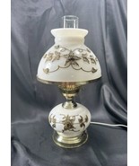 VINTAGE MILK GLASS and BRASS &quot;GONE WITH THE WIND&quot; TABLE LAMP - Brass Flo... - €60,48 EUR