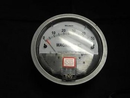  Dwyer 161492-00 Magnehelic Pressure Gauge 0 - 50 Millibars TESTED  - $449.68 MXN