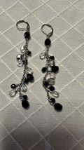 Dangle Drop Earrings Silver Tone Black&#39; Clear+ iridescent beads - $508.44 MXN