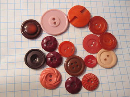 Vintage lot of Sewing Buttons - mix of Decorative Red&#39;s - £11.85 GBP