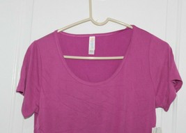 Lularoe Purple Classic T Shirt Size Women&#39;s Small - £19.70 GBP