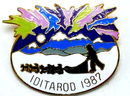 1987 IDITAROD Alaska 1.75&quot; pinback brooch pin Dog Sled Racing JOSTENS EUC - $14.80
