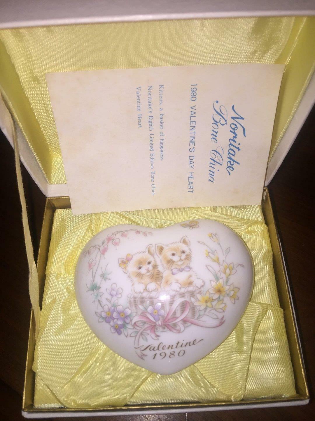 EXCELLENT BOXED USED NORITAKE 1980 BONE CHINA HEART LIMITED EDITION 8TH ISSUE - $9.79