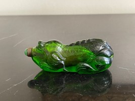 Vintage Signed Chinese Green Etched Glass Foo Dog Lion Shaped Snuff Bottle - £94.47 GBP