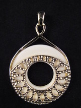  Ladies Pendant Gold Tone 3&quot; Round Open Center Ivory Composite Necklace Pendant - £7.00 GBP