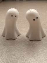 Ghost Salt &amp; Pepper Shakers Set Halloween Adorable w/Stoppers EUC - £13.45 GBP