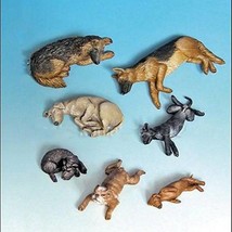 1/35 Resin Animals Model Kit Pets Dogs and Cats Unpainted - £6.65 GBP