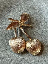 Vintage Large Sarah Cov Signed Etched Goldtone Cherries Fruit Pin Brooch – marke - £11.97 GBP
