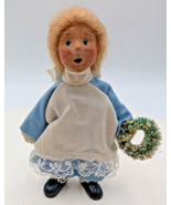 Vtg 1992 Byers Choice Carolers Little Kindle Girl Pinafore &amp; Wreath 5.5&quot; - £15.27 GBP