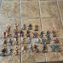 Lot of 31 vintage little green army men soldiers possibly Marx 2 Inches ... - £17.32 GBP