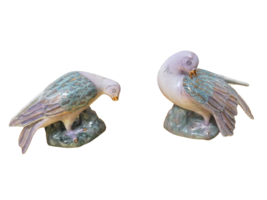 Vintage Toyo Pair Of Fine Porcelain Doves W/Gold Trim Free Standing Figurines - £16.61 GBP