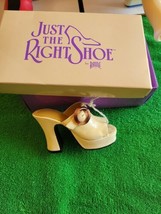 Just The Right Shoe by Raine Struttin - £8.84 GBP