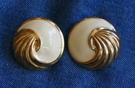 Elegant White Enamel Gold-tone Swirl Pierced Earrings 1980s vintage 1 1/8&quot; - £10.14 GBP