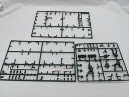 Military Miniatures 161 Bits And Pieces On Sprues - £7.98 GBP