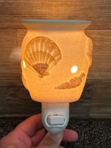 Scentsy Wax Warmer Wall Cream Tan Plug In Sea Shells Beach Night Light - £7.32 GBP