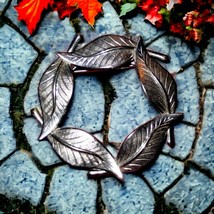 Absolutely gorgeous vintage circle leaf brooch bought at estate sale - £26.80 GBP