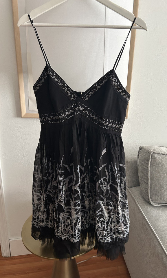 BCBG Women's Dress Size 4 Black Floral Pleated Silk Blend Tulle Lined Strap - $32.73
