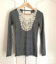 Hollister Women Gray Cream Floral Lace Bib Cut Out Back Long Sleeve Knit Top S - £15.57 GBP