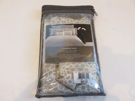 Vera Wang Home Crochet Lace Standard Sham - €32,10 EUR