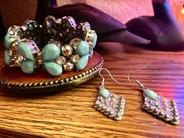 Pale Blue Faceted Glass, Rhinestones and Silvertone Bracelet - Free Earrings - £10.22 GBP