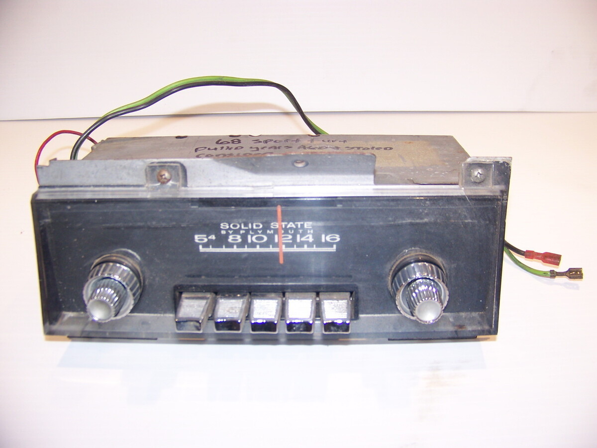 1968 PLYMOUTH SPORT FURY AM RADIO OEM 3267222 - $112.48