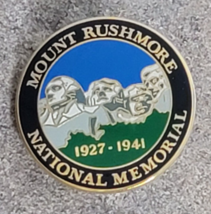 Mount Rushmore National Memorial Park SD Travel Souvenir Vintage Lapel Hat Pin - £7.16 GBP