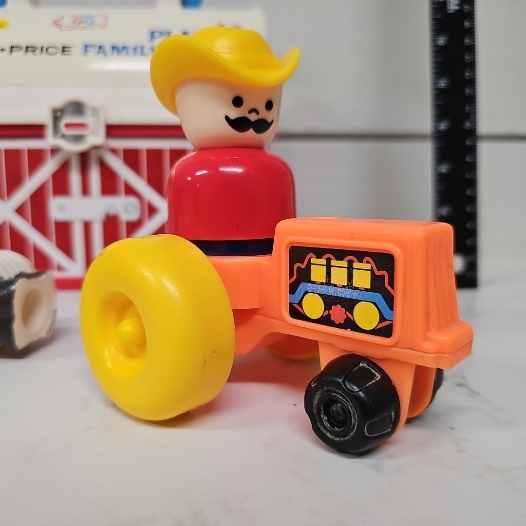 Fisher Price 2008 Play Family Farm With Barn Farmer Sheep Cow Tractor Item image 11