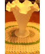 Fenton Milk Glass Vase - $936.27 MXN