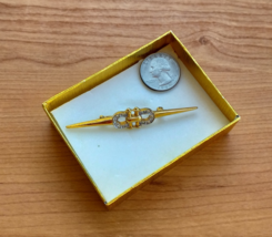Vintage women jewelry, gold tone brooch pin with crystals - £18.90 GBP