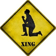 Man Praying On Knees Xing Novelty Metal Crossing Sign CX-205 - £21.47 GBP