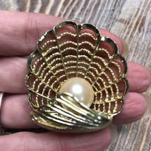 Vintage Gerry&#39;s Clam Brooch with Faux Pearl Gold Tone - £10.31 GBP