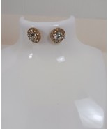 Gold Tone Cubic Zirconia Floral Shape Stud Pierced Earrings - $219.48 MXN