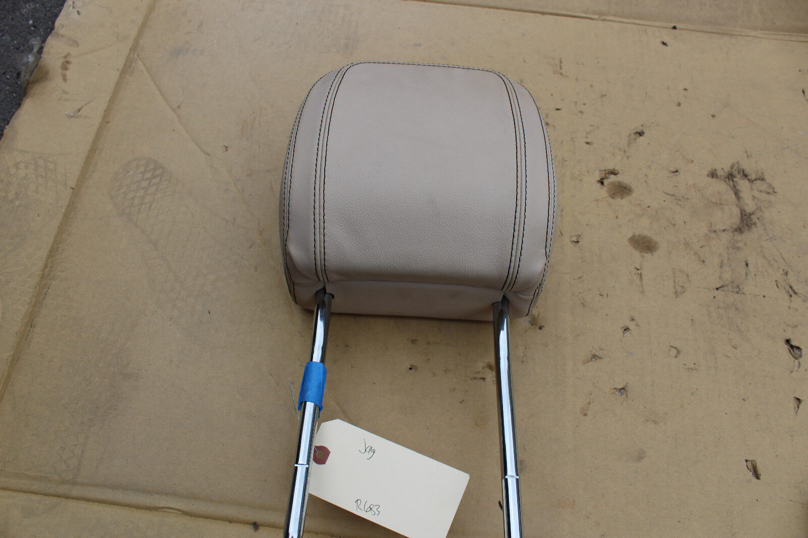 2017 JAGUAR XE PASSENGER FRONT SEAT HEAD REST  R683 - $171.99