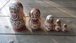 Russian Matryoshka Hand Painted Nesting Dolls 4.75 inches - £30.65 GBP