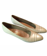 Vintage Salvatore Ferragamo pearl white pumps. Women&#39;s Size 7.5 AAA - $66.34 CAD